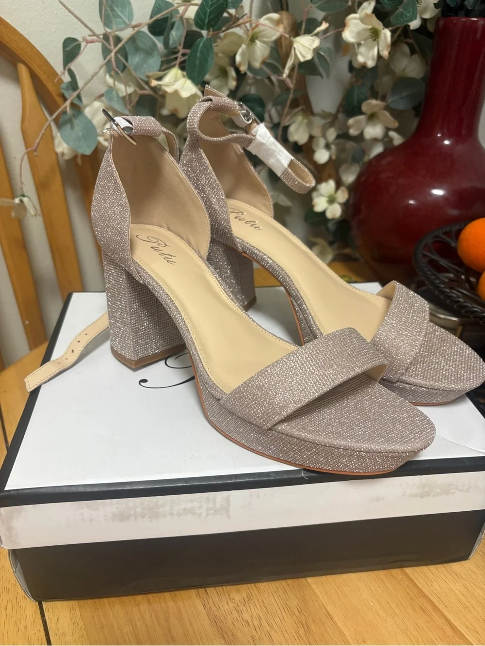 PUTU Womens Dress Shoes, Block Heel, Ankle Strap, Open Toe Gold Sparkle Size 8.5